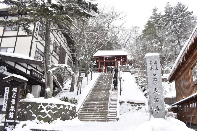 雪の草津温泉_光泉寺