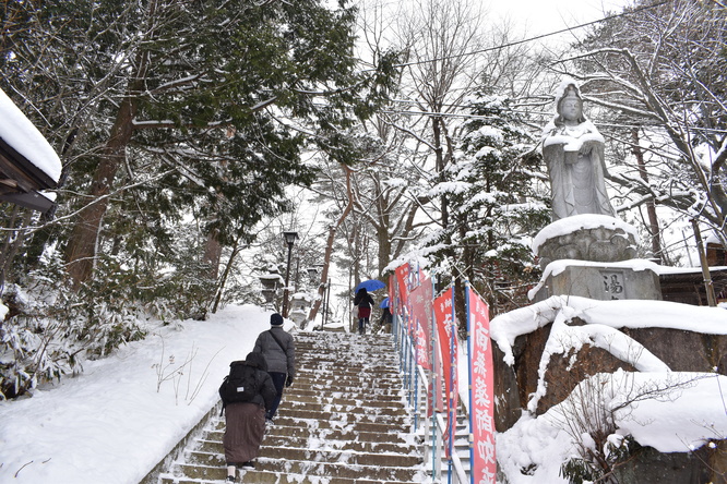 雪の草津温泉_光泉寺