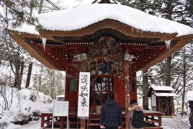 雪の草津温泉_光泉寺と遅咲如来