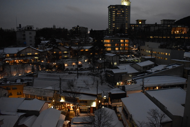 雪の草津温泉_夜の温泉街