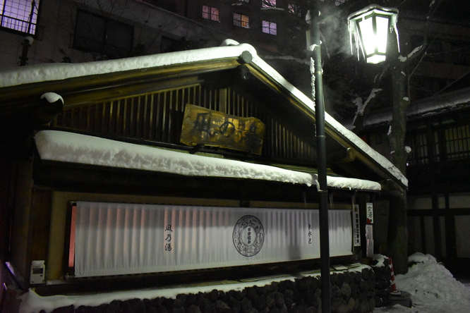 雪の草津温泉_夜の温泉街