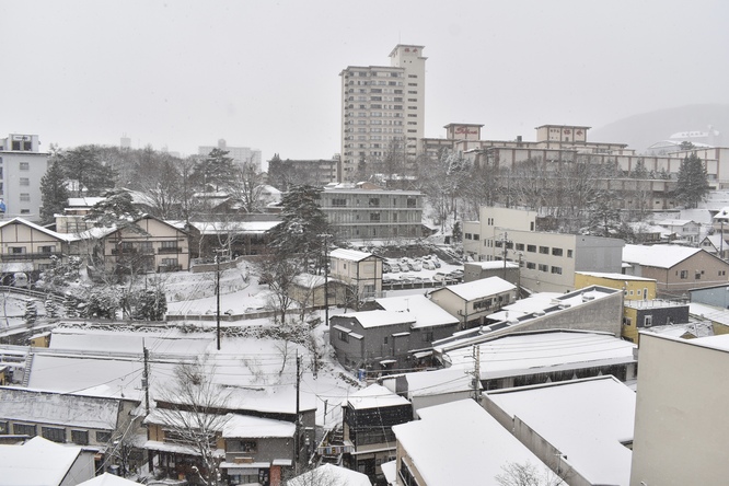 雪の草津温泉_温泉街の風景