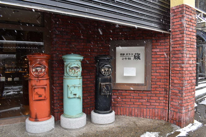 雪の草津温泉_温泉街とレトロなポスト