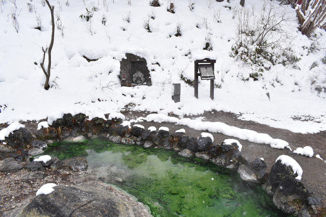 雪の草津温泉_西の河原公園と鬼のお湯